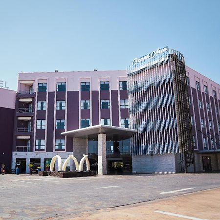 The Grand Aria Hotel And Conference Centre Gaborone Buitenkant foto
