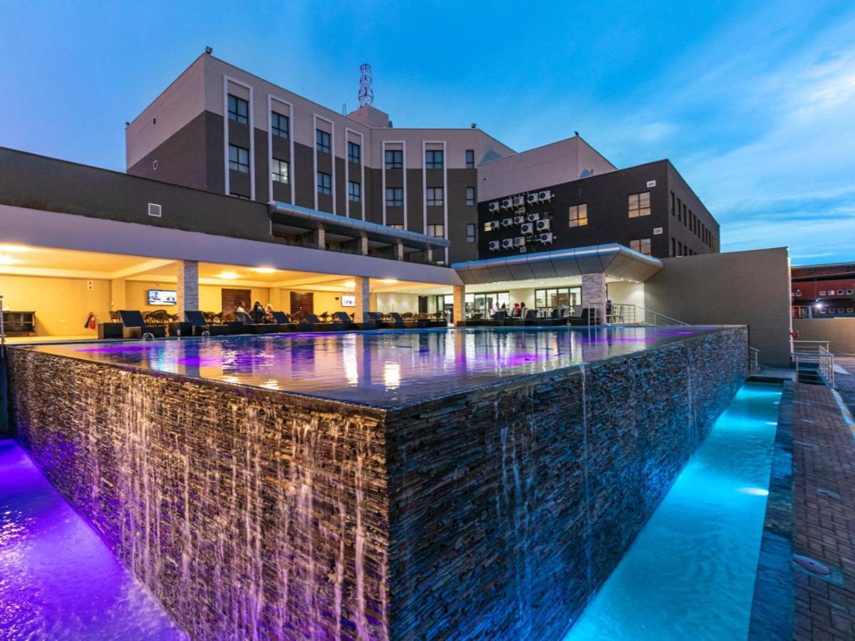 The Grand Aria Hotel And Conference Centre Gaborone Buitenkant foto