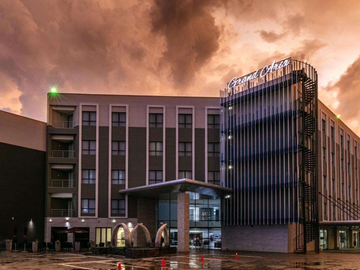 The Grand Aria Hotel And Conference Centre Gaborone Buitenkant foto